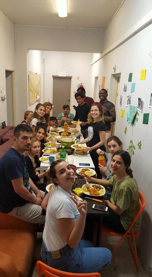 Hostel Family Erasmus Center Варшава Экстерьер фото