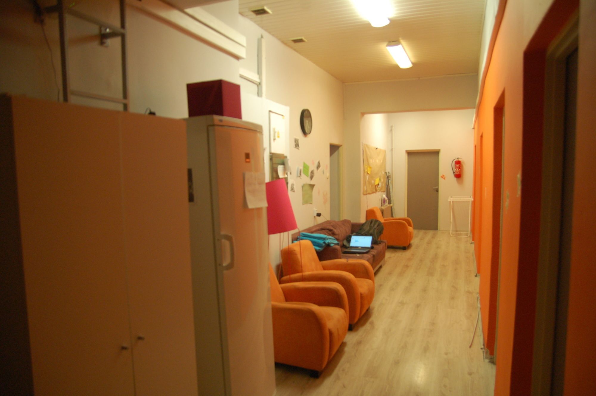 Hostel Family Erasmus Center Варшава Экстерьер фото